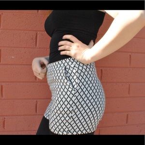 MOSAIC & CO. Black/White Diamond Patterned Shorts